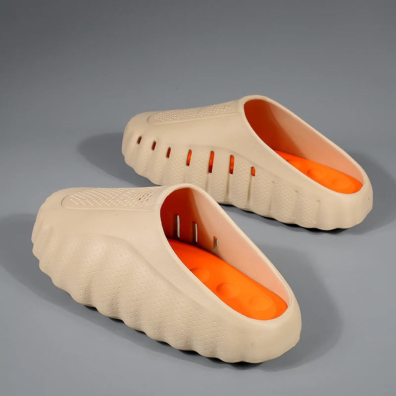 Nouvelles pantoufles pour hommes, pantoufles d'extérieur à semelle épaisse et douce, sandales respirantes, pantoufles de salle de bain antidérapantes, sandales de plage légères pour l'été