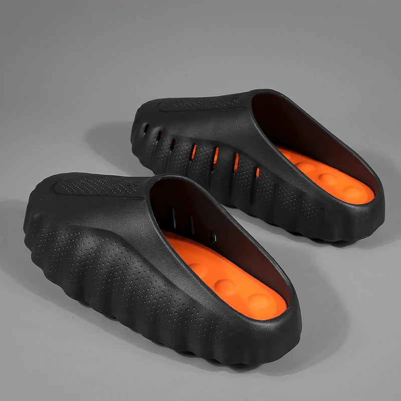Nouvelles pantoufles pour hommes, pantoufles d'extérieur à semelle épaisse et douce, sandales respirantes, pantoufles de salle de bain antidérapantes, sandales de plage légères pour l'été