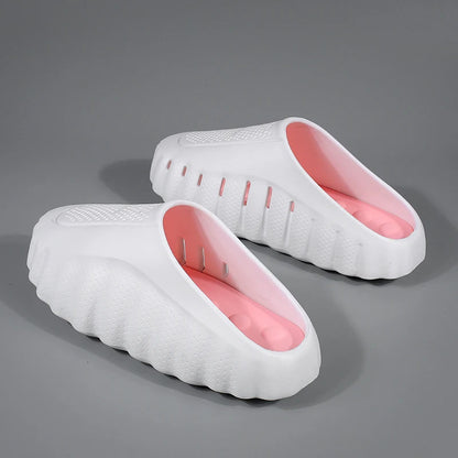 Nouvelles pantoufles pour hommes, pantoufles d'extérieur à semelle épaisse et douce, sandales respirantes, pantoufles de salle de bain antidérapantes, sandales de plage légères pour l'été